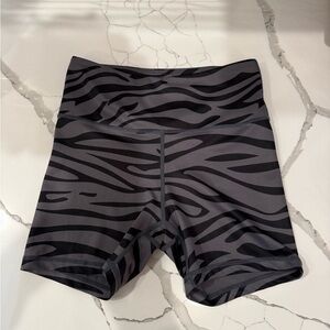 Zyia Gray Safari LNT Hustle Shorts 4” Size Small